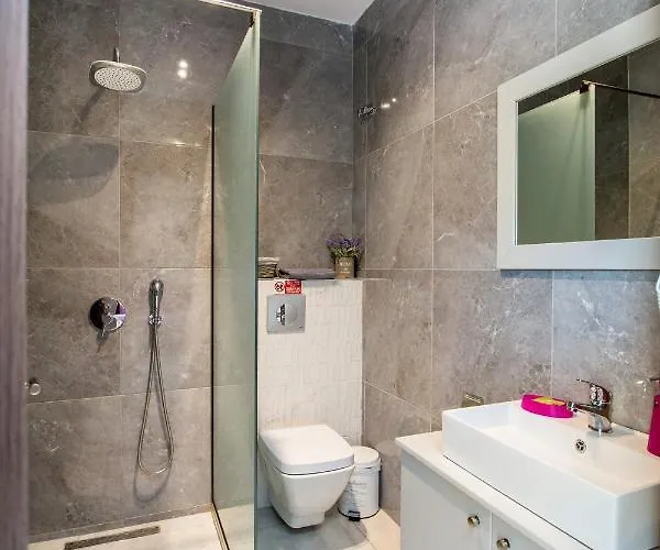 Iria's Luxury
